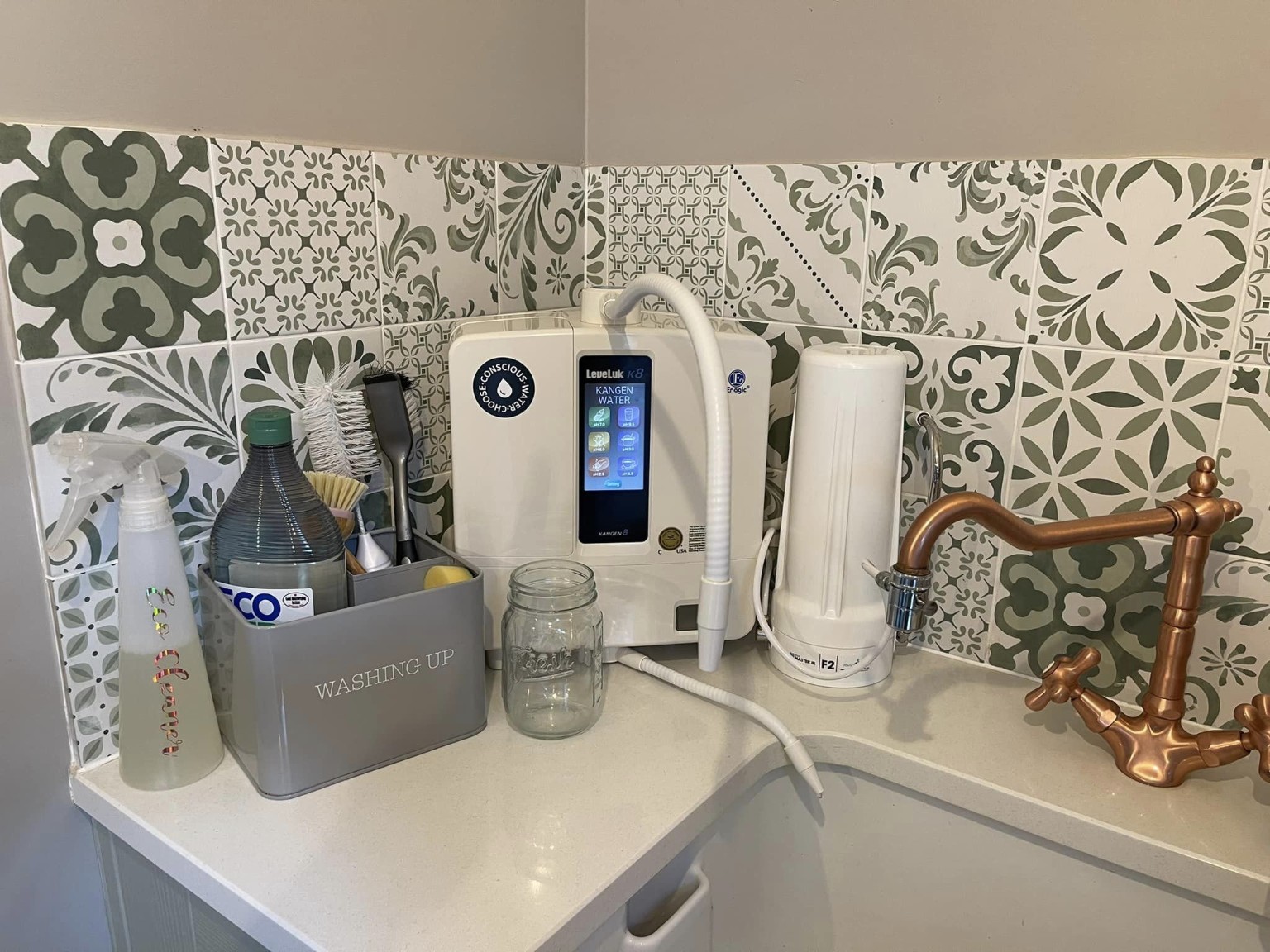 Leveluk K8 and external pre-filter arranged in a compact kitchen corner